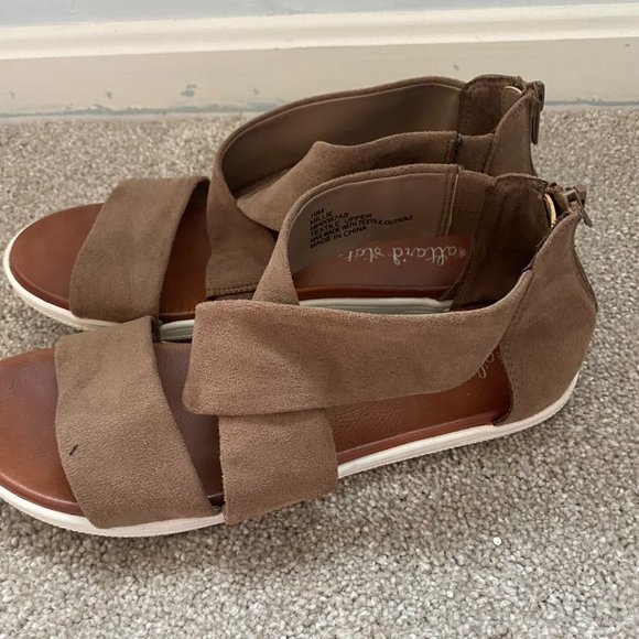 Women's Size 10 Altar'd State Brown Sandals - Picture 3 of 5